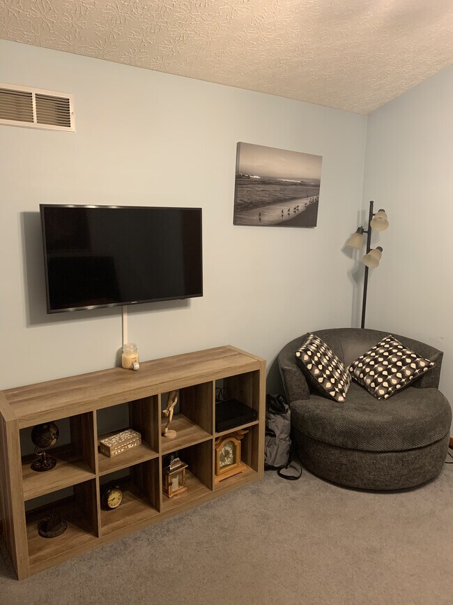 1st floor master - 5546 Breshly Way