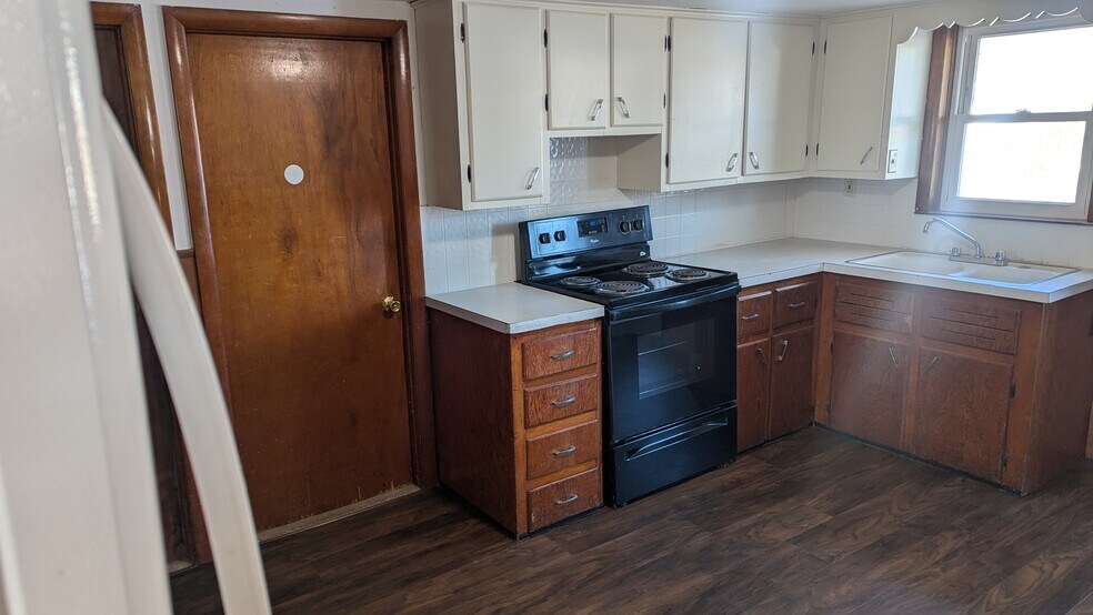 Building Photo - 24 Mechanic St