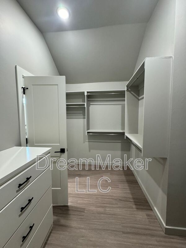 Building Photo - 678 Apple Blossom Way