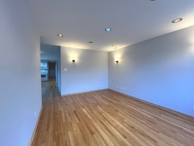 Building Photo - 449 W 37th St