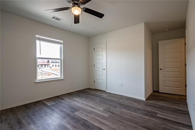 Building Photo - 825 S Rupple Rd