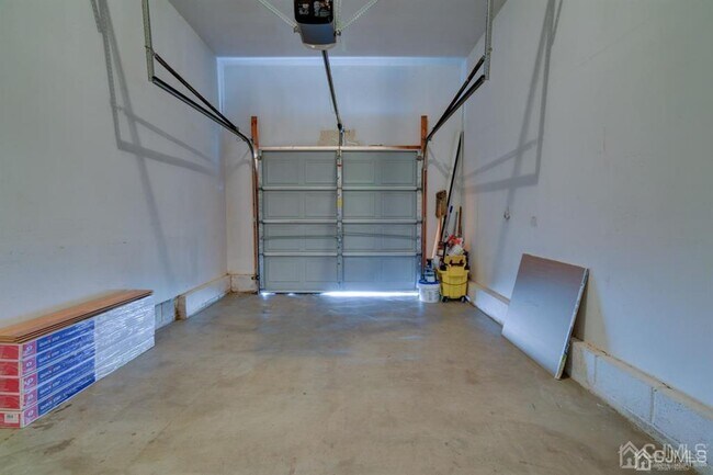 Building Photo - 334 Moonlight Dr