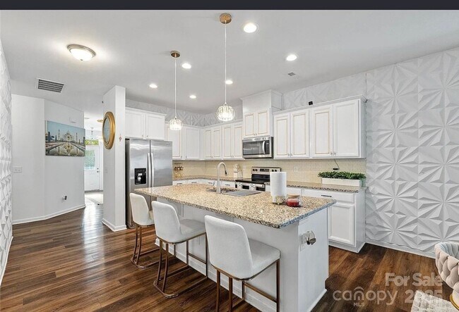 Building Photo - Stunning 4BR House + Office, in Charlotte