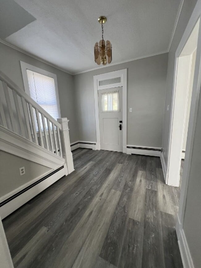 Building Photo - 3 Bedroom/ 1 Bath Single Family Home Greensburg, PA