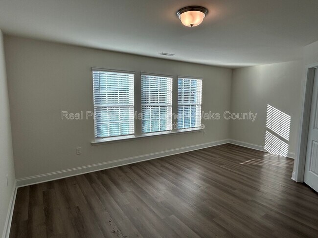 Building Photo - 156 Polaris Ave