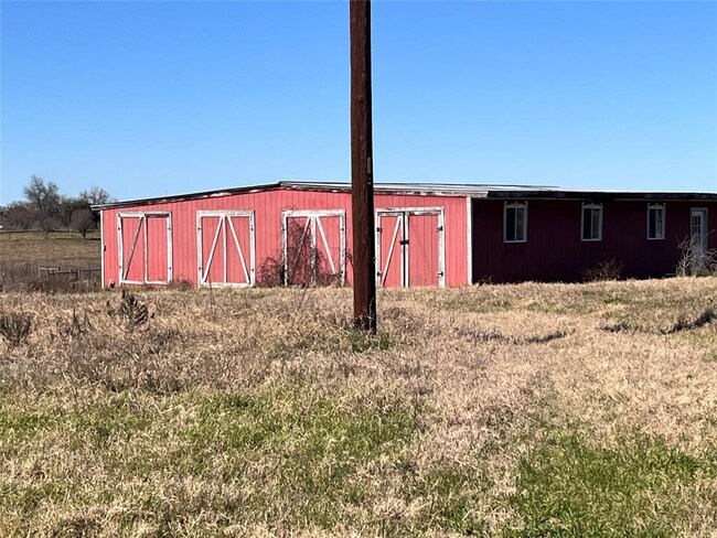 Building Photo - 162 FM 672