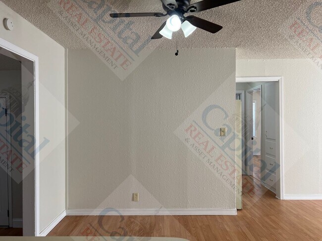 Building Photo - Cozy 2 Bedroom