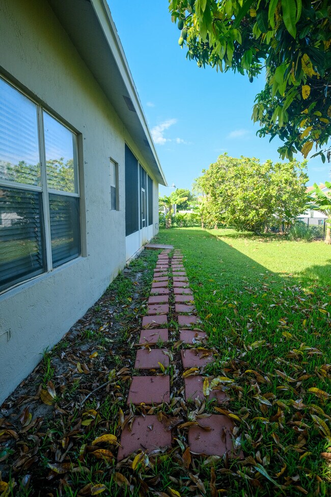 Building Photo - 12795 Kingsway Rd