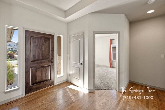 Building Photo - BEAUTIFUL 4BD + OFFICE MAIN-LEVEL LIVING H...