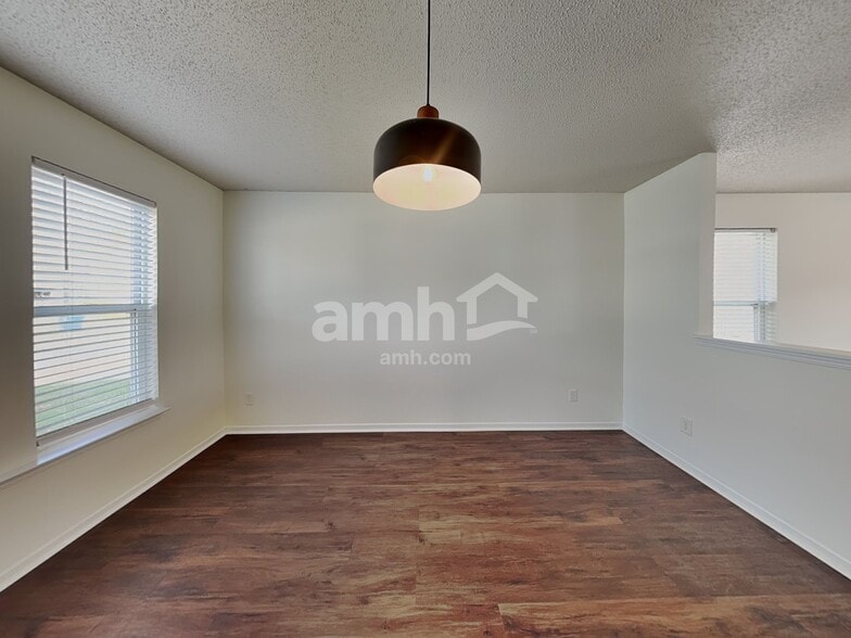 Building Photo - 6887 Merritt Ridge Way