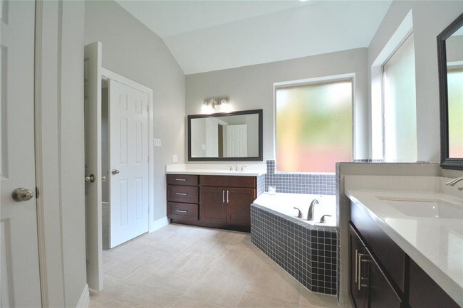 Building Photo - 21015 Eagle Bend