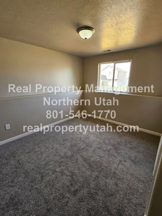 Building Photo - 4 Bedroom 3 Bath Ogden Home Available