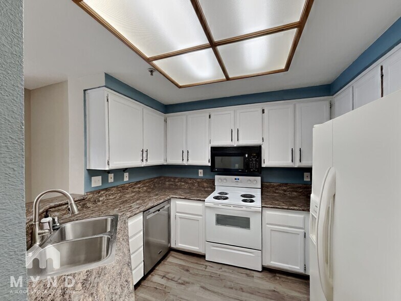 Building Photo - 25445 Southwick Dr