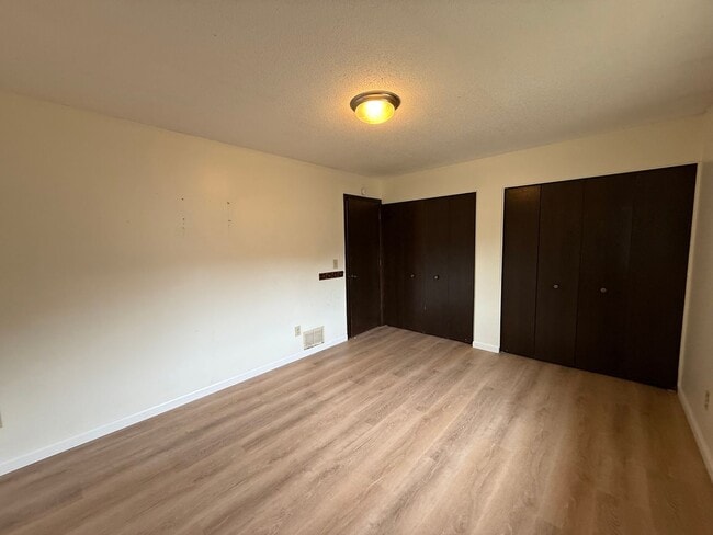 Building Photo - Updated Townhome in Coon Rapids!!  3bed/2bath
