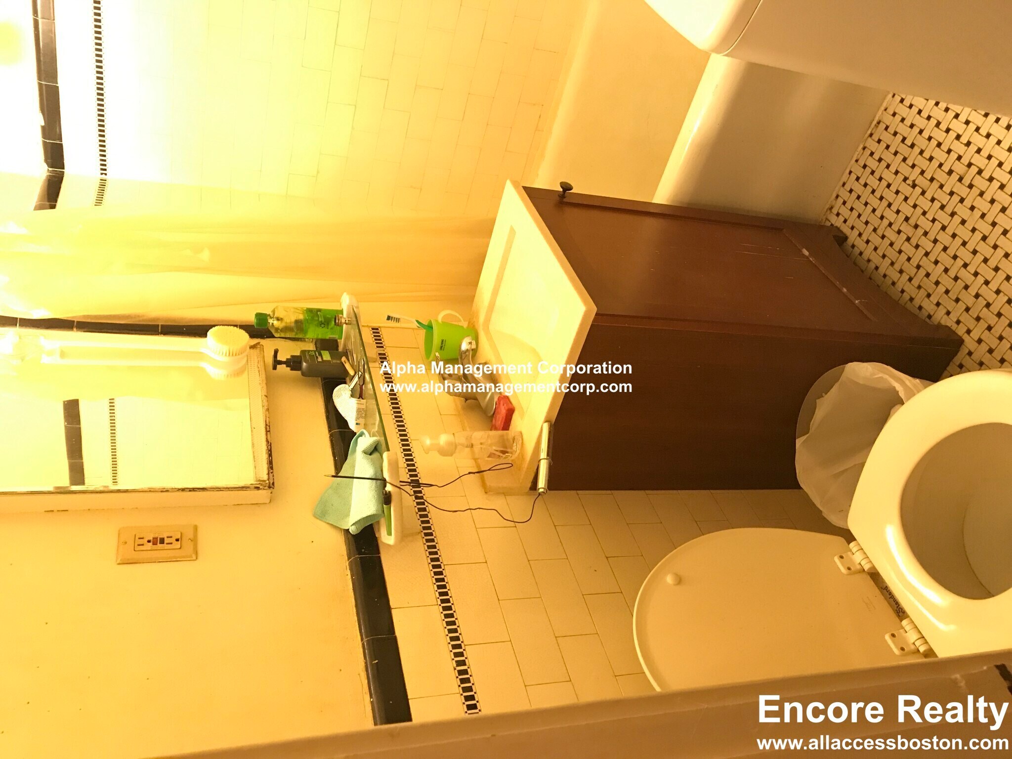 Building Photo - 349 Pleasant St