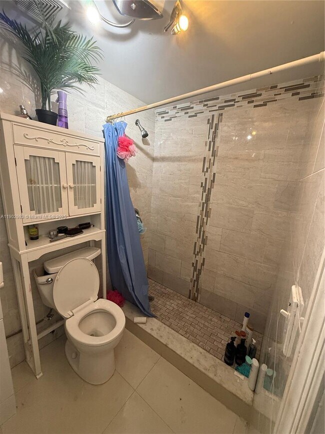 Building Photo - 603 SW 11th Ave