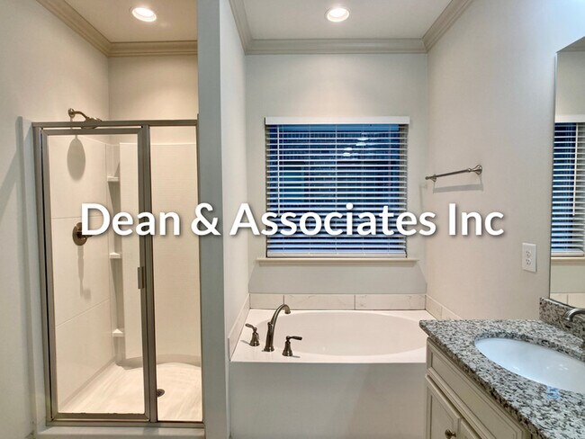 Building Photo - 2044 Springfield Dr