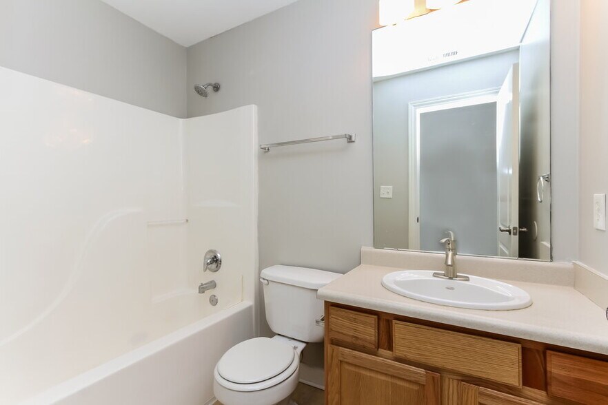 Building Photo - 9718 Rhodes Ln