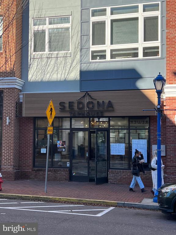 Building Photo - 316 Bridge St