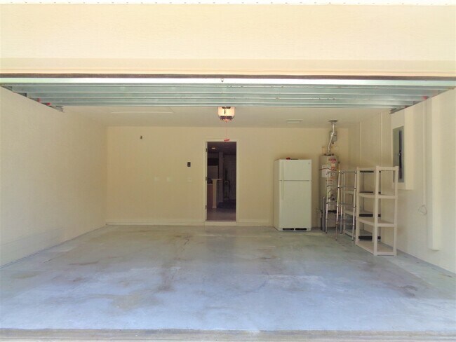 Building Photo - 1636 Pointe W Wy