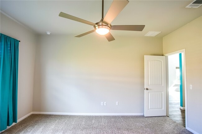 Building Photo - 605 Callahan Ln