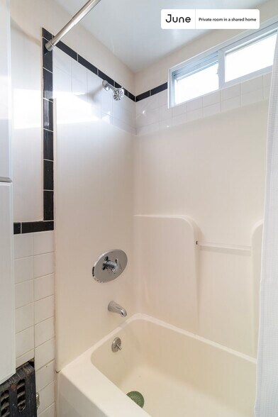 Building Photo - Room in Shared 6 bed/2 bath home in Allston