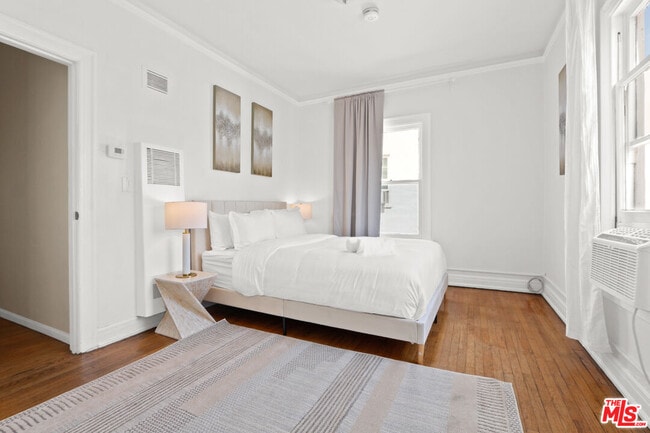 Building Photo - 442 N Orange Grove Ave