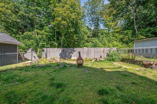 Building Photo - 16 Epping St