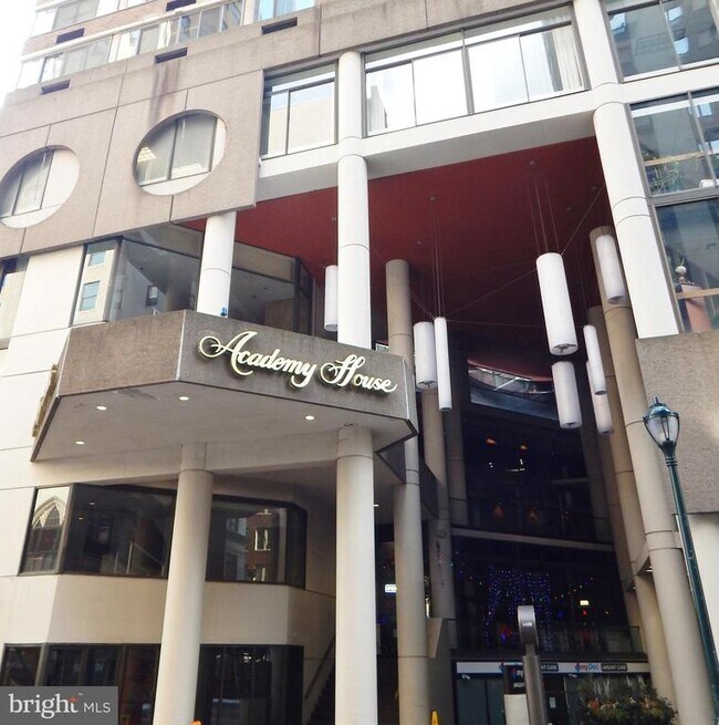 Building Photo - 1420 Locust St