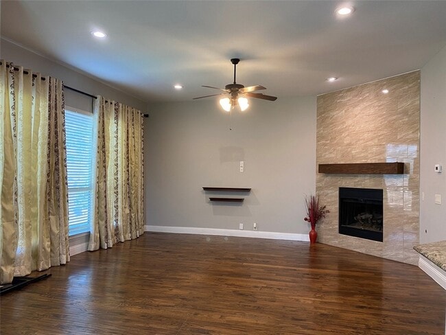 Building Photo - 2425 Lynbridge Dr