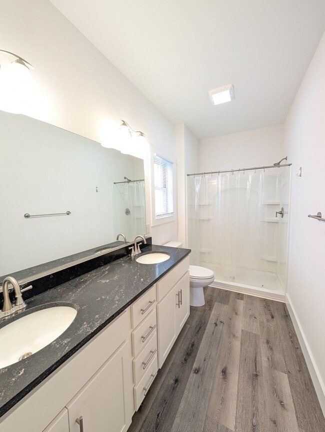 Building Photo - Weaverville Rental