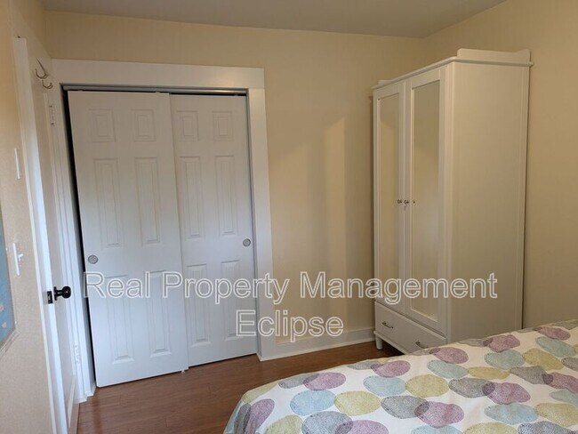 Building Photo - 517 N 97th St