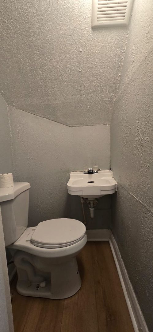 Building Photo - $300 OFF YOUR FIRST MONTH'S RENT !