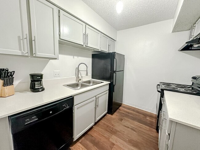 Building Photo - 1071 Clayton Ln