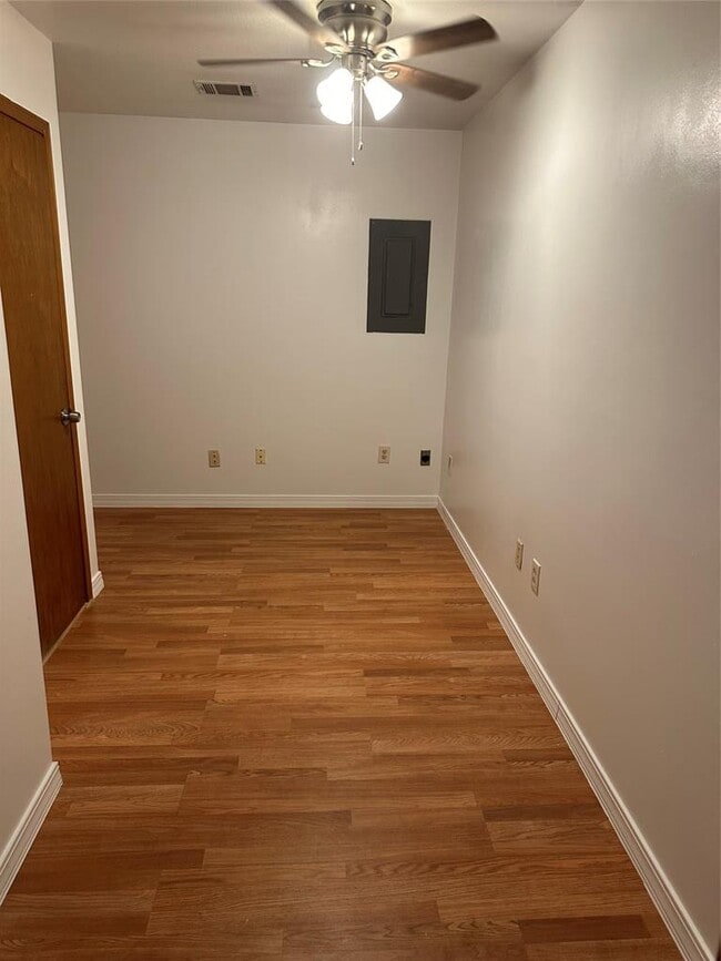 Building Photo - 331 Live Oak Dr
