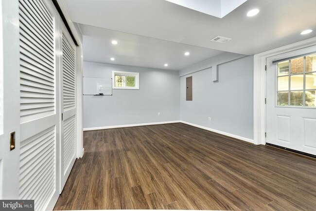 Building Photo - 5012 Dodson Dr