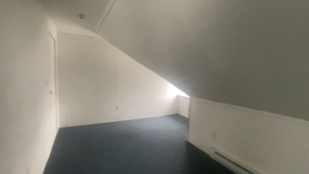 Building Photo - 217 Chestnut St