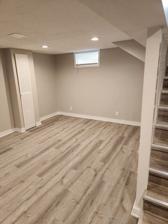 Building Photo - 3/2/1 Newly remodeled Plattsmouth house!