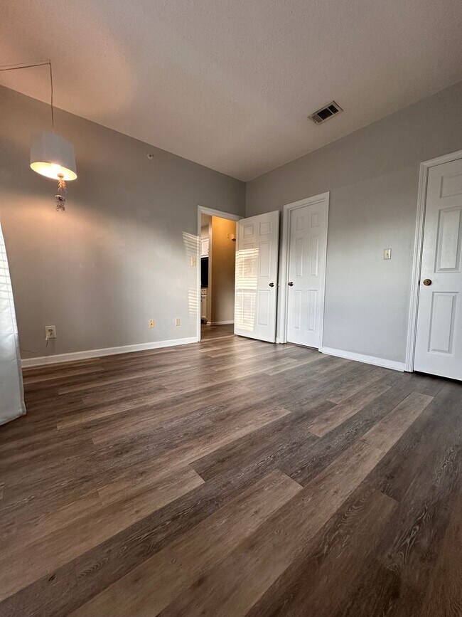 Building Photo - 50% OFF FIRST MONTHS RENT---- Condo in Miramar Beach