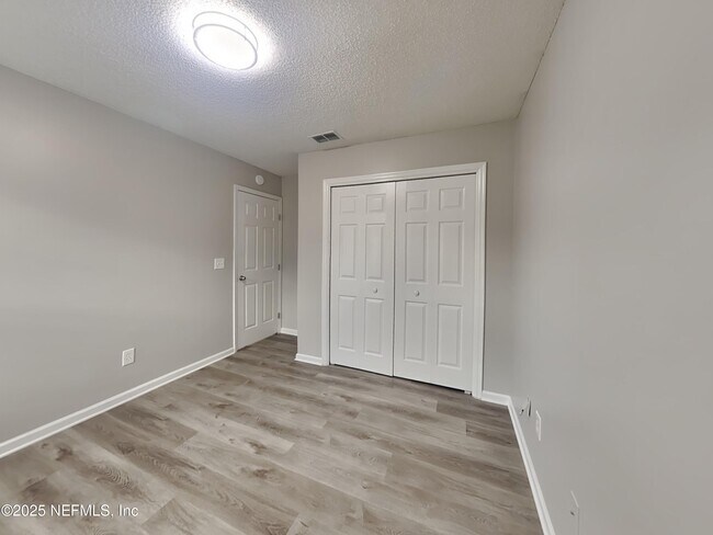 Building Photo - 8256 Creek Hollow Ct