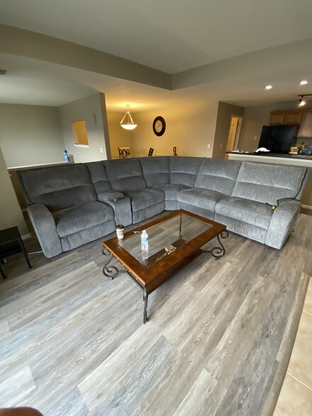 Building Photo - 5625 Twin Oaks Dr