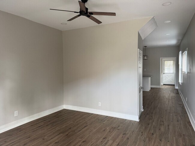 Building Photo - 204-206 E Woodrow Ave