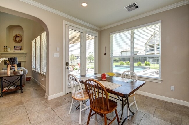 Building Photo - 25710 Oakwood Knoll Dr