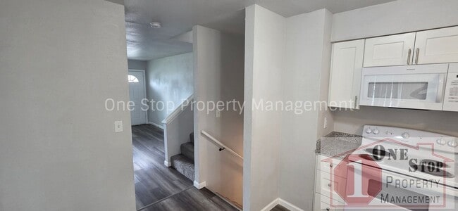 Building Photo - Spacious 3 Bedroom, 1 Bathroom Duplex for Rent in Independence, Missouri
