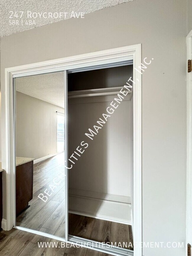 Building Photo - 247 Roycroft Ave