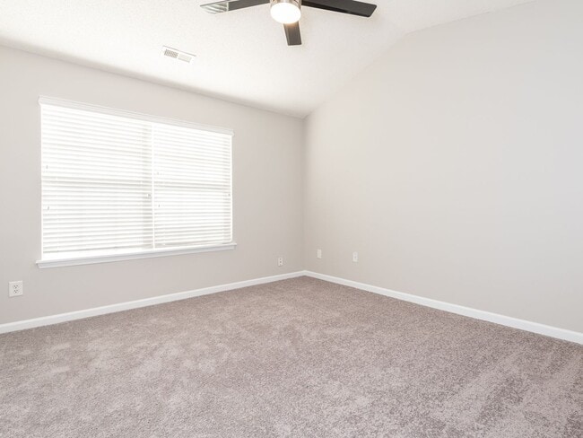 Building Photo - Super Townhouse with 2 MASTER BEDROOMS!