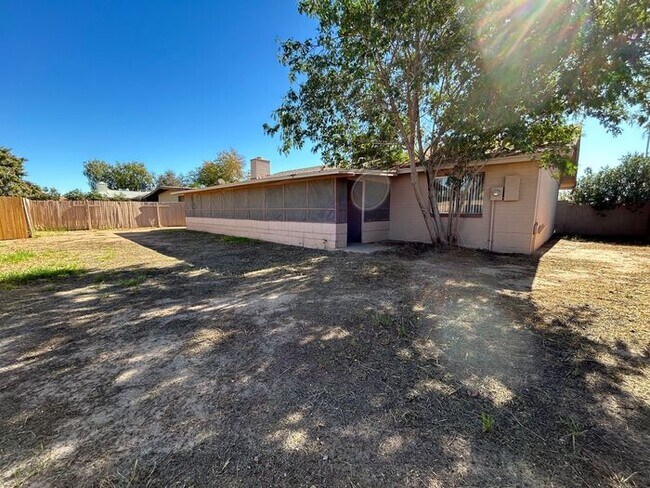 Building Photo - 1932 E Loyola Dr