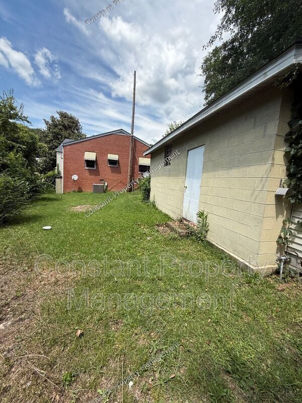 Building Photo - 3069 Somerset Dr