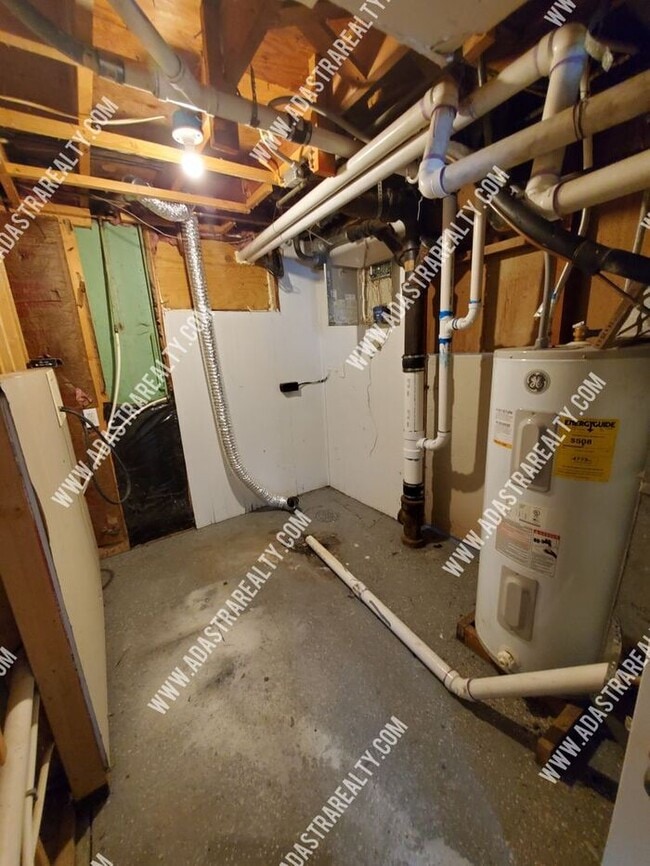 Building Photo - Spacious Home in Hickman Mills School Dist...