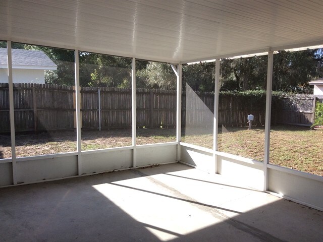 Building Photo - 1004 Lantana Dr